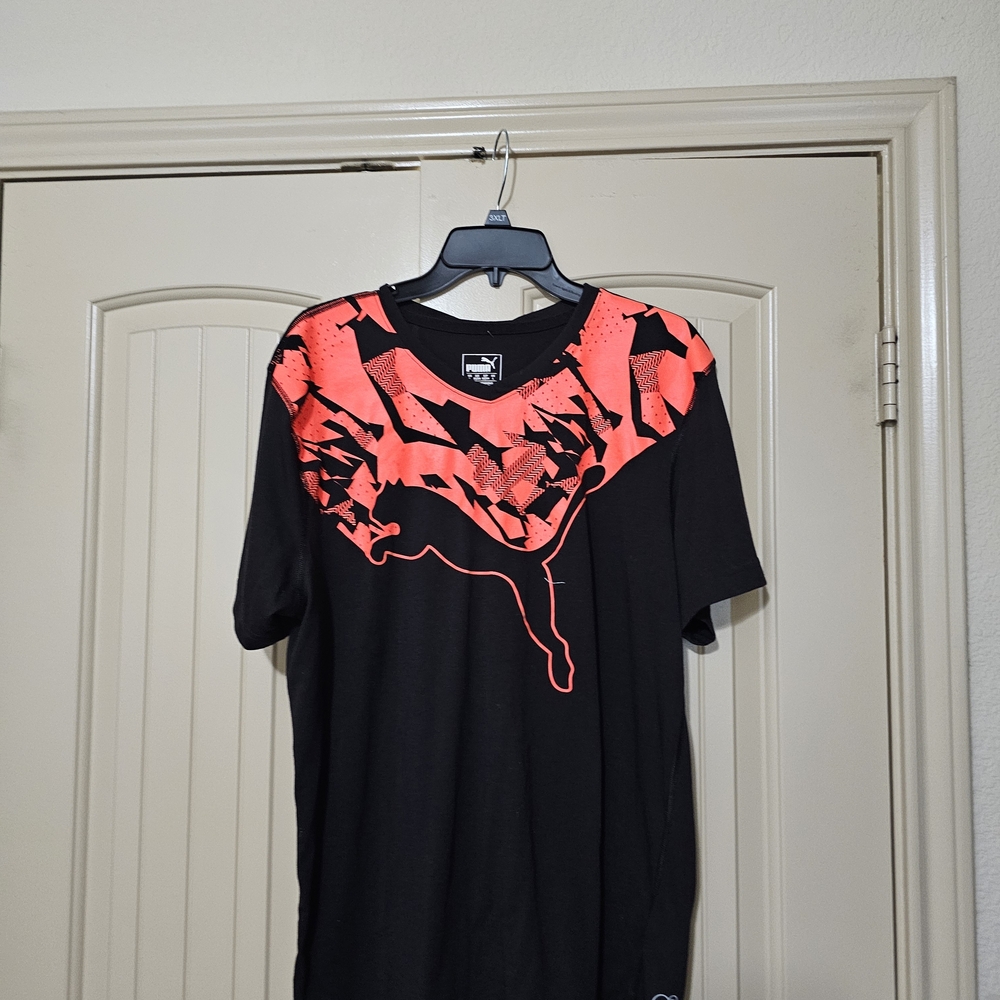 Puma Men's Black and Red Graphic T-Shirt